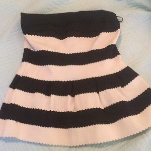 BLACK & WHITE PEPLUM STRAPLESS TOP